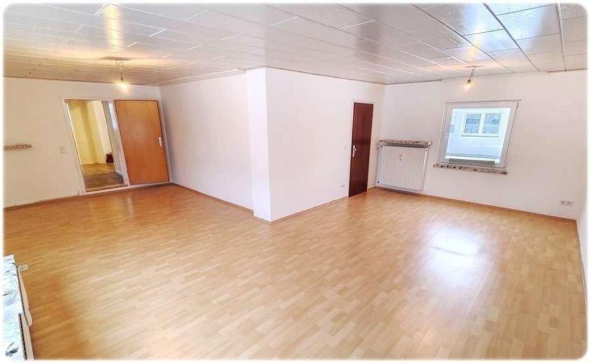 Uetze: 2 Häuser = 3 Wohnungen, 3 Garagen + Carport + potentielles Bauland im Garten – ZFH EG Wohnzimmer