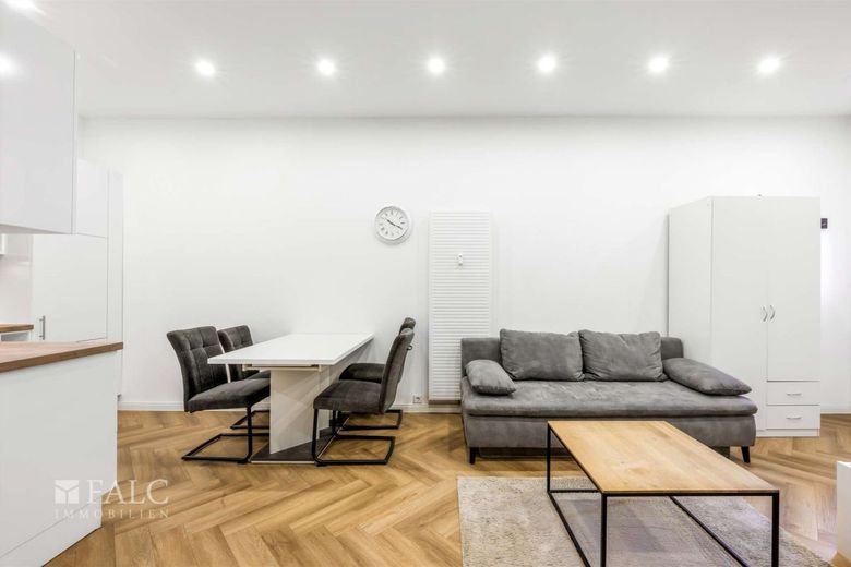 Attraktives Investment mit fünf Einheiten im Bremer Bahnhofsviertel - Perfekt für Ferienvermietung – Wohnzimmer