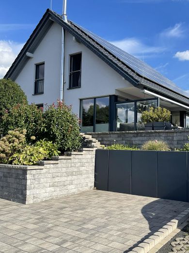 KfW40 Einfamilienhaus, 9Kw-PV-Anlage, Wärmepumpe LWZ 304 Sol – Ansicht- W