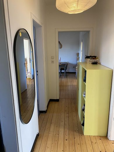 zentral gelegene 3-Zimmer-Wohnung mit Balkon – Flur