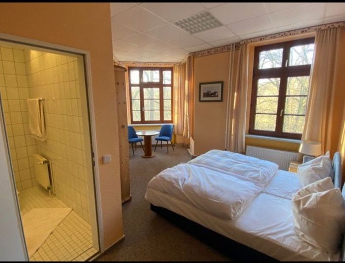 Eventlocation im Schloß Waldrogäsen bei Burg 
Einzigartige Schloss-Eventlocation | bis 100 Pers. | – Doppelzimmer