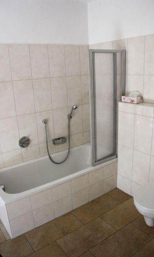 Wunderschönes Einfamilienhaus mit Potenzial: Ein Wohntraum für jeden - Keine Maklerprovision! – Bad EG mit Badewanne