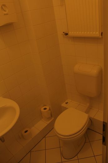 Ruhige und freundliche 2-Zimmer-Altbauwohnung in Berlin-Mitte – Bad