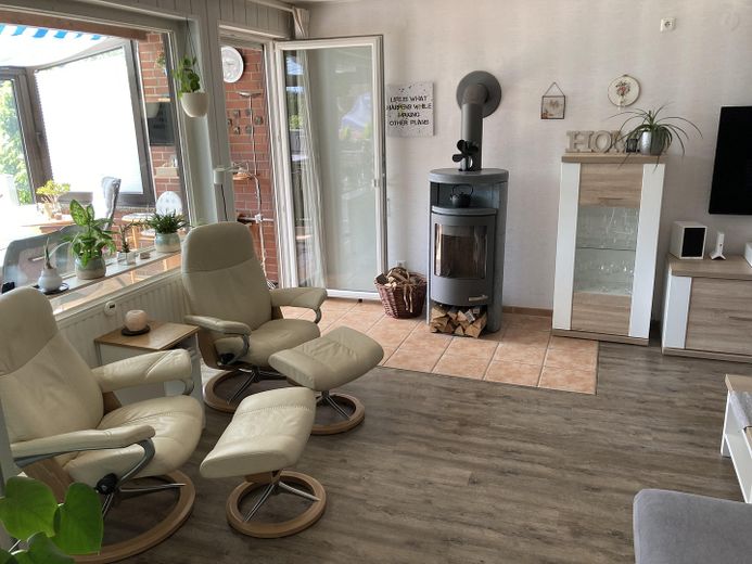 Komfortables Wohnen auf einer Ebene – Gepflegter Bungalow in attraktiver Lage von  Weyhe-Leeste – Wohnzimmer