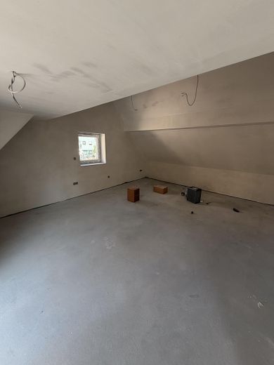 Ático diáfano con estilo loft tras reforma integral: 2 habitaciones + vestidor y balcón – Wohnzimmer_Rohbau