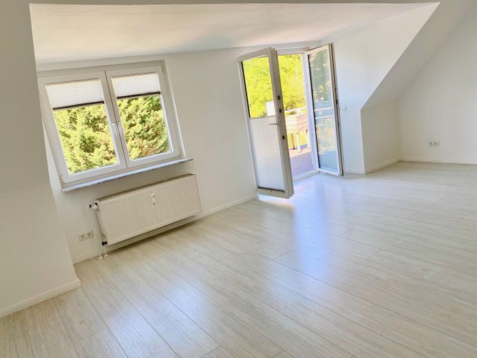4-Zi.-Maisonette inkl. Garage in Frankfurt – Top-Rendite (5,5 %) oder Eigenbedarf möglich! – Wohnbereich