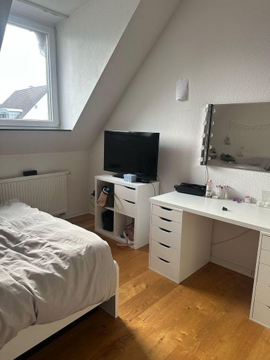 Repräsentatives Renditeobjekt im Herzen von Mönchengladbach, provisionsfrei direkt vom Eigentümer – Schlafzimmer 2 DG