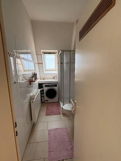 3-Zi. Wohnung, zentral in Heimfeld sucht neuen Bewohner – Duschbad 1
