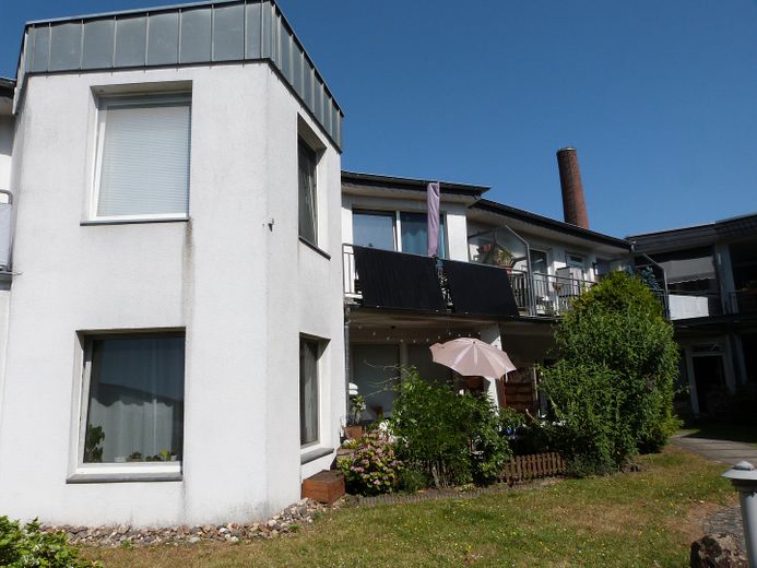 3-Zimmer Wohnung in Neuss befristet für 24 Monate zu vermieten – Hausfront