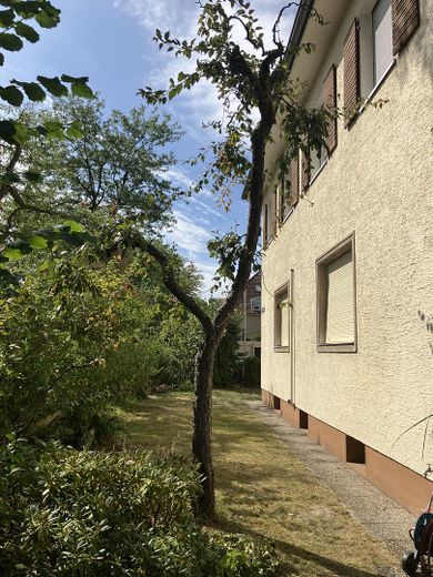 Mehr als nur eine WG – ein Zuhause mit Charakter & Gemeinschaft – Vorgarten Ostseite