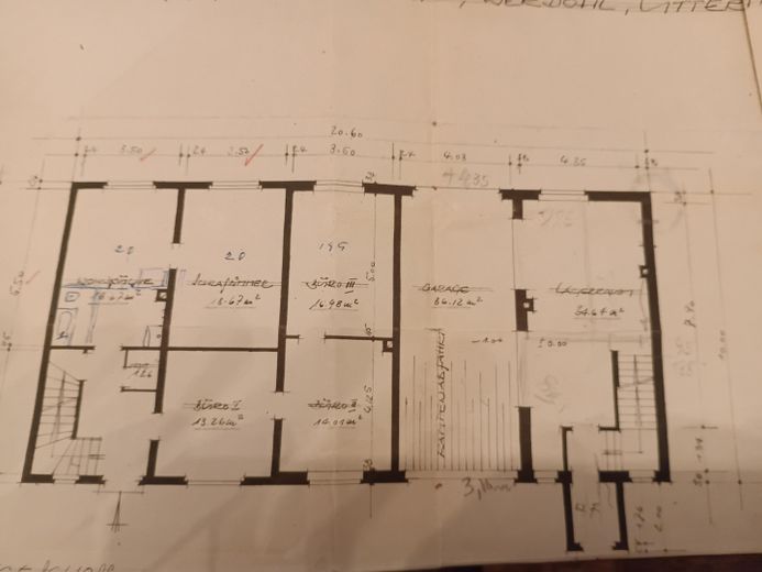 Edificio residencial con 4 unidades de vivienda, amplia parcela ajardinada y de patio, así como edificio comercial independiente – Erdgeschoss