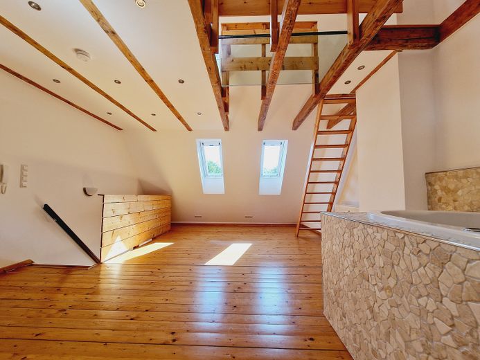 Fundstück: Schönes, sehr individuelles Reihenmittelhaus für Pärchen – DG 1