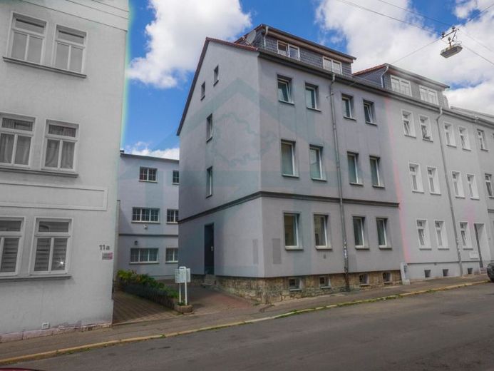 Attraktives und zentrumnahes Mehrfamilienhaus mit großer Gewerbefläche in Weimar – Foto 1