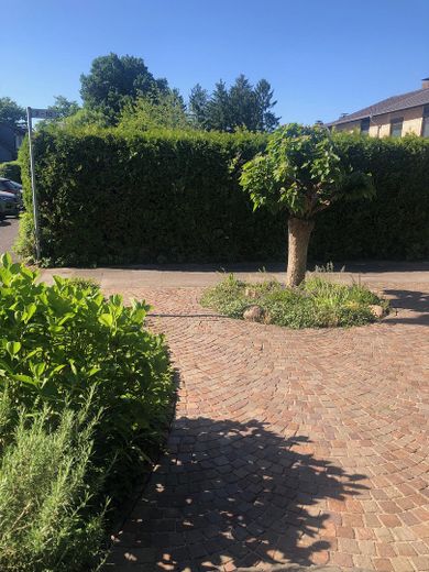 PROVISIONSFREI! Außergewöhnlich gepflegtes Reihenhaus,schöne Sonnenterrasse,Garten,Garage – Vorplatz Hauseingang