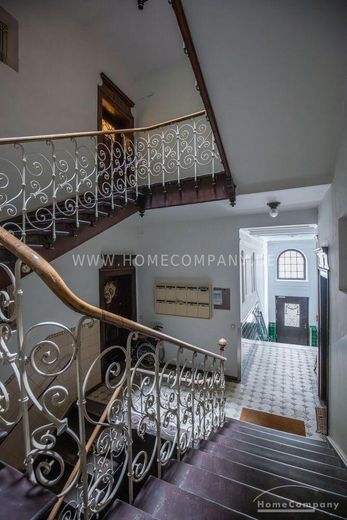 ***Klassische Eleganz in vollendeter Form – stilvoll sanierte Altbauwohnung mit Balkon in Bestlage Altbogenhausen – e9e7cd3a3a0245b538a6fa14d550bee27eb02b17.jpg