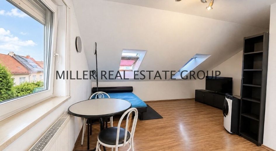Wertstabile Kapitalanlage in Ingolstadt-Friedrichshofen: Vermietetes Dachgeschoss-Apartment mit Tiefgaragenstellplatz in ruhiger zweiter Reihe! – offener Bereich