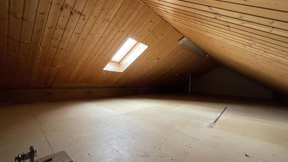 Einfamilienhaus in bester Wohnlage - *Courtagefrei* – Dachboden
