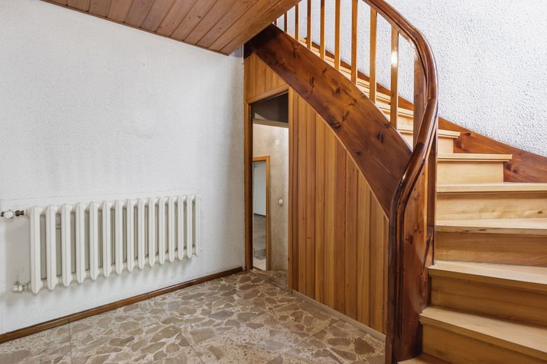 Handwerker aufgepasst! Einfamilienhaus mit Pool und Garage in Delitz am Berge – Eingangsbereich Diele