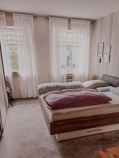 2-kamerappartement in Cadolzburg – ca. 60 m² op centrale locatie – Schlafzimmer