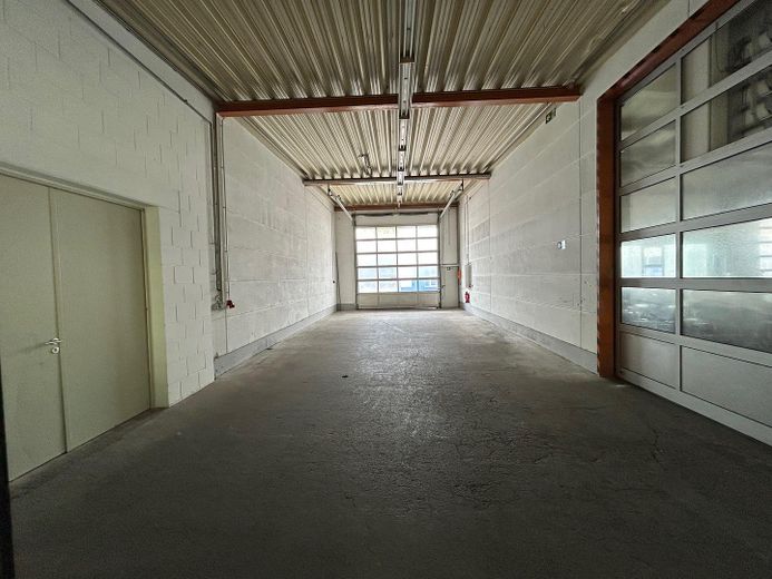 120 qm Halle, 720 qm Halle, 200 qm Halle im Bliesgau, z.T. mit Büro & Videoüberwachung – Halle 4, von innen nach außen