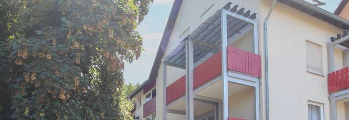 Großzügiges Raumgefühl im Dachgeschoss: Vermietete 2-Zimmer-Wohnung in ruhiger Bestlage