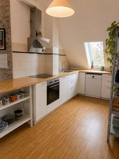 Befristet: Möblierte Wohnung mit Wohnküche und Balkon – Foto 4