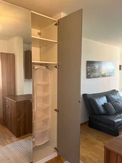Helle 1-Zimmer-Wohnung mit Burgblick – Top-Lage „Gärten hinter der Veste" – Wohnbereich mit Kleiderschrank