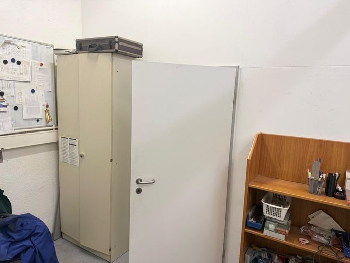 Capannone commerciale con gru, portone di accesso &amp; ufficio - ca. 100 m² in 64850 Schaafheim – IMG-20260410-WA0022
