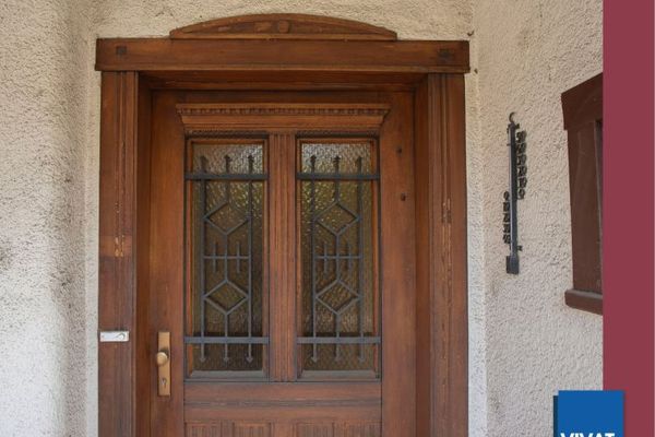 4 अपार्टमेंट और सहायक भवन वाला बहु-परिवारिक मकान। खरीदार के लिए बिना कमीशन!