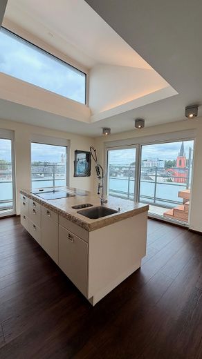 Limburg şehir merkezinde lüks penthouse – 196 m², katedral manzarası, whirlpool ve Gaggenau mutfak – Aussicht von der Küche aus