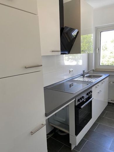 Francoforte Niederrad: Bellissimo appartamento di 2 locali con balcone – Küche