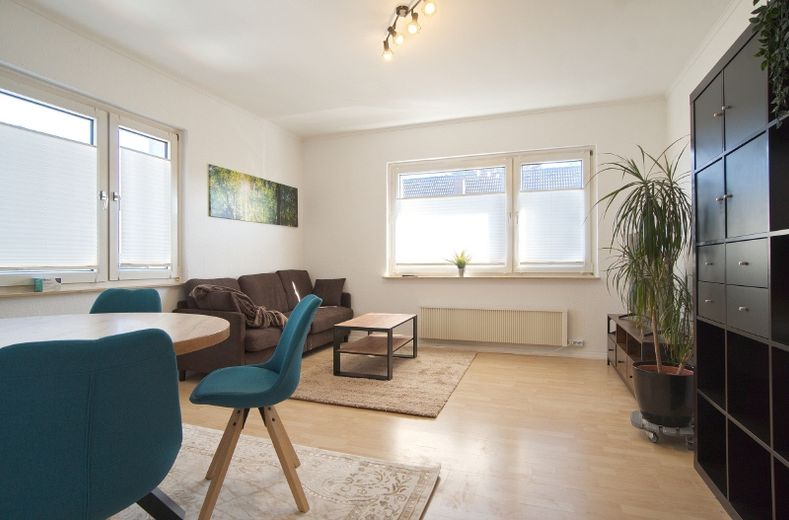 Helle, gut geschnittene und komplett möblierte 3-Zimmer-Wohnung in Rüttenscheid Nähe Girardethaus – 9d41dc079fce4df61238d31de42606343d87274a.jpg