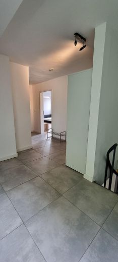 Sehr schöne teilmöblierte 4 Zimmer 103 qm DG Maisonette Wohnung mit EBK, Balkon usw. – Großzügiger Flur