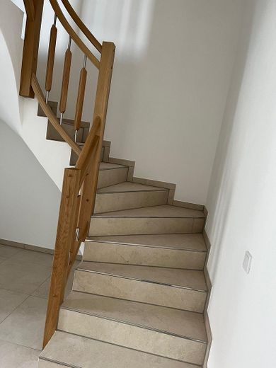 Doppelhaushälfte,KFW 40,Zinsgünstiges KFW Darlehen,PV-Anlage mit Speicher. – Treppenhaus