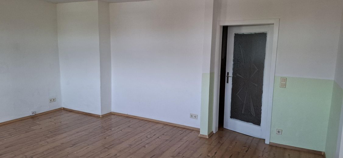 4-Raum-DG-Wohnung mit Garage in Kretzschau – Wohnzimmer