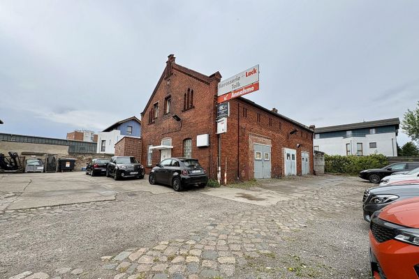 PROVISIONSFREI | KFZ-Werkstatt mit Lackierkabine & 17 Stellplätzen – 557 m²