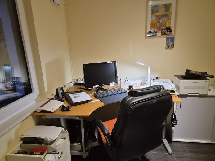 Vivienda en propiedad con rehabilitación energética integral y equipamiento de alta calidad – Büro auch als Kinderzimmer zu 