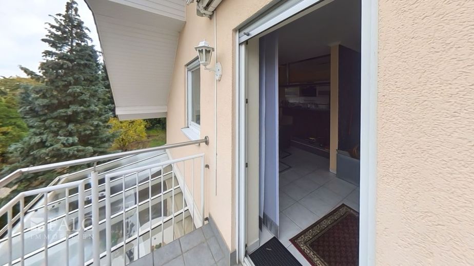 Exklusives Zweifamilienhaus mit Einliegerwohnung in begehrter Lage – Balkon