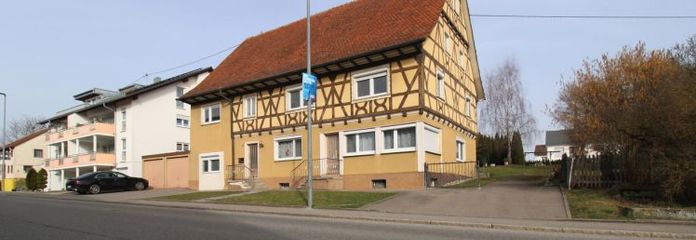 Geräumiges 4 - Familienhaus mit Entwicklungspotenzial und Zwei Garagen in Dauchingen