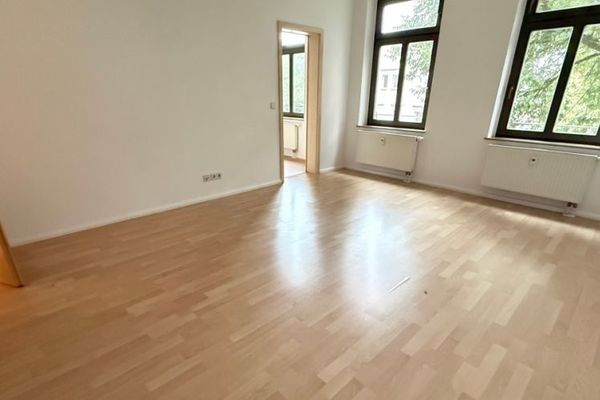 Mieter ab 1.8. gesucht - Küche am Wohnzimmer -sonniger Balkon u.v.m.