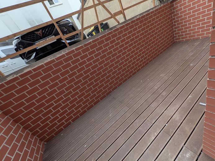 Fully furnished 3-room KfW apartment with kitchen & balcony in a prime location in Wiesbaden Mitte – Terrasse