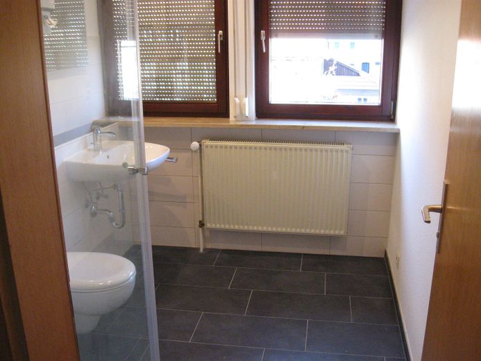 Möbilierte 1 Zimmer Wohnung in 73235 Weilheim-Teck – Bad mit WC