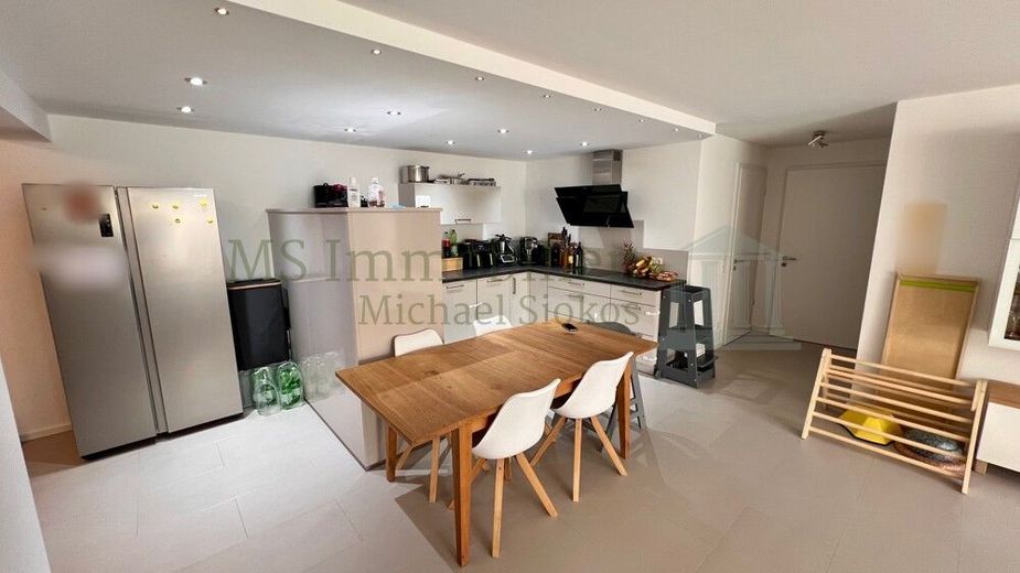 *** Moderne Souterrainwohnung mit ca. 98 m² + Terrasse + Stellplatz *** – Küche Ansicht 2