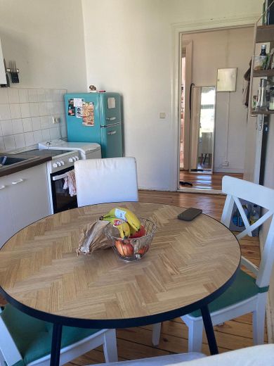 Provisionsfrei. Großzügige Altbauwohnung im Herzen Neuköllns. Bezugsfrei ab dem 1.8.26 – Küche
