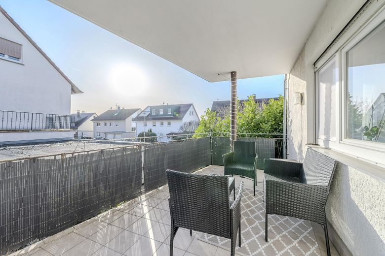 Sanierte 3-Zimmer-Wohnung mit großem Balkon & Einbauküche in Oberstenfeld – Balkon