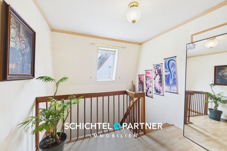 Huchting | Freistehendes Zweifamilienhaus mit großem Grundstück – S&amp;P | Flur