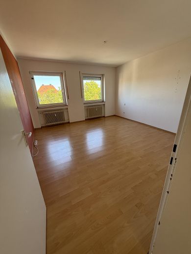 3-room apartment on the 4th floor with elevator – with room for your own ideas in a central location in Nuremberg – Zimmer 2