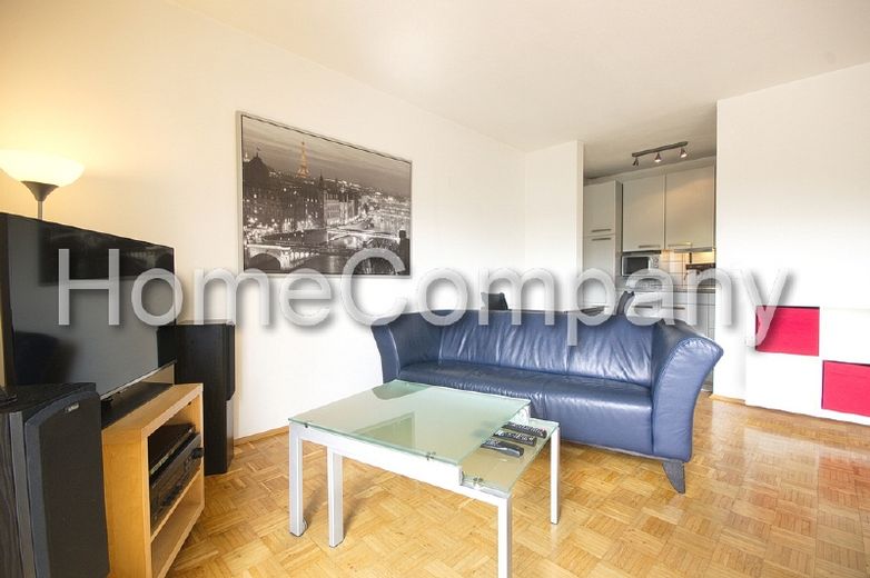 Sehr moderne Wohnung mit Parkett und Balkon in guter Lage, Straßenbahnhaltestelle in der Nähe – 35f89b3c5f905db7a75d731a09fe4e17817891c5.jpg