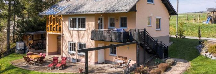 Ereplaats in het groen – bijzonder landhuis voor een idyllisch bos- en beeklandschap