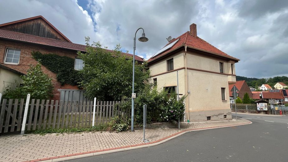 4 - Haupthaus und Nebenhaus
